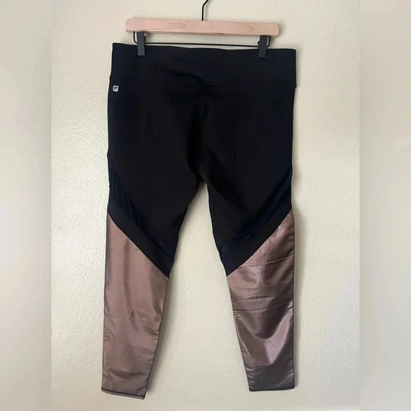 FABLETICS NWOT Brogan Metallicโ Leggings - Picture 6 of 7
